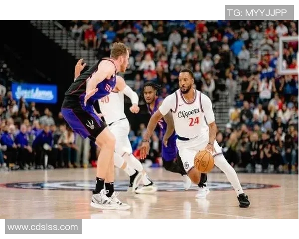 快船队主场不敌猛龙队，洛杉矶夜空下的震撼一战